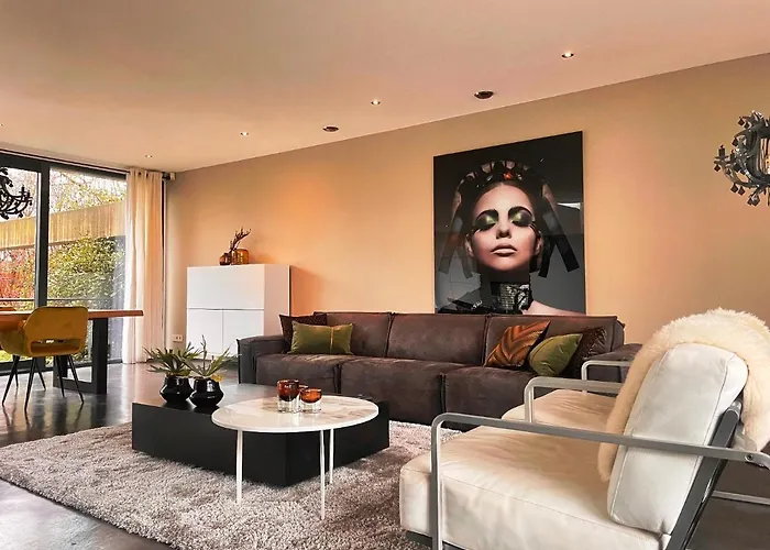 Betonnen Boshuis Nyaraló